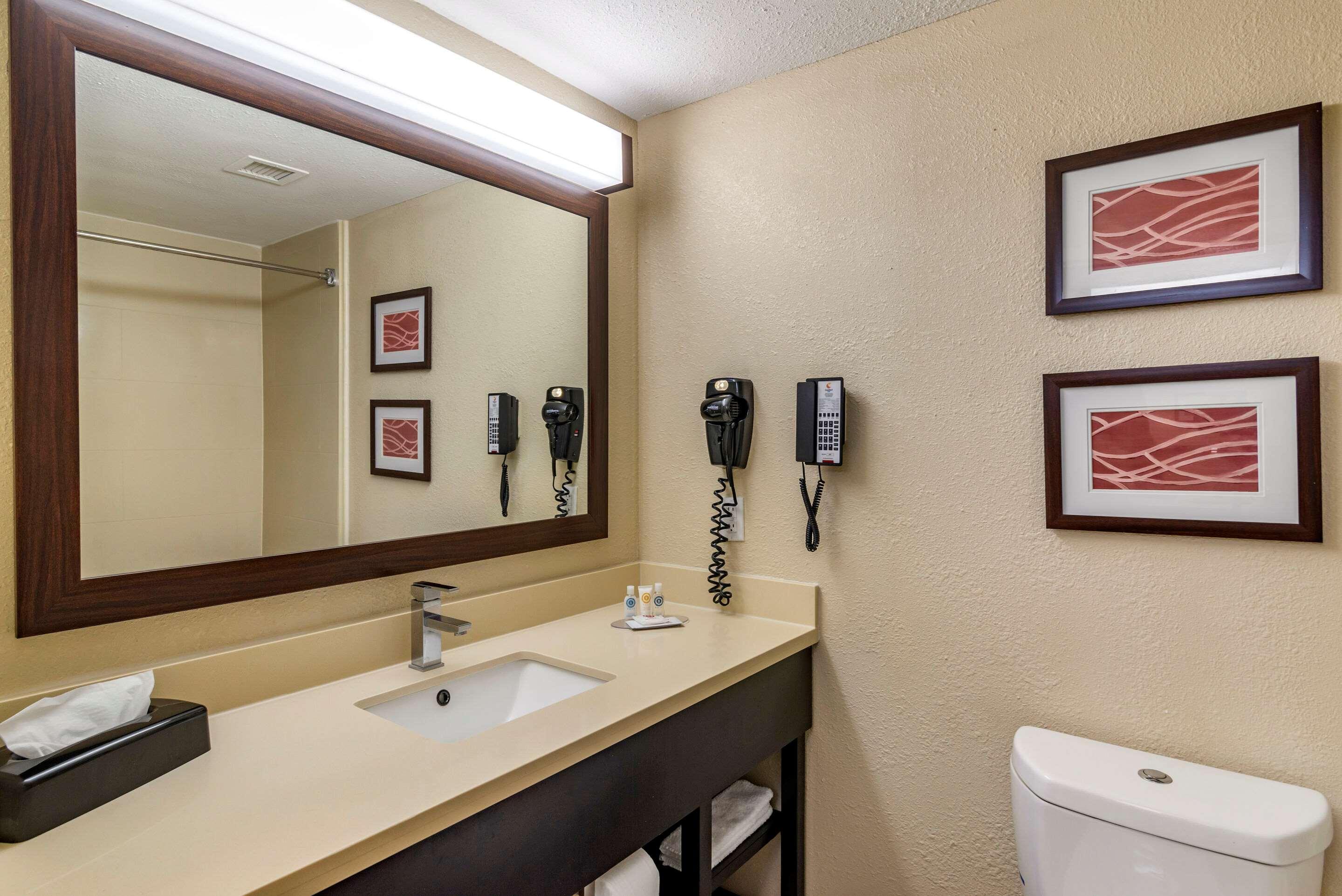 Comfort Inn & Suites Near Six Flags Лития-Спрингс Экстерьер фото