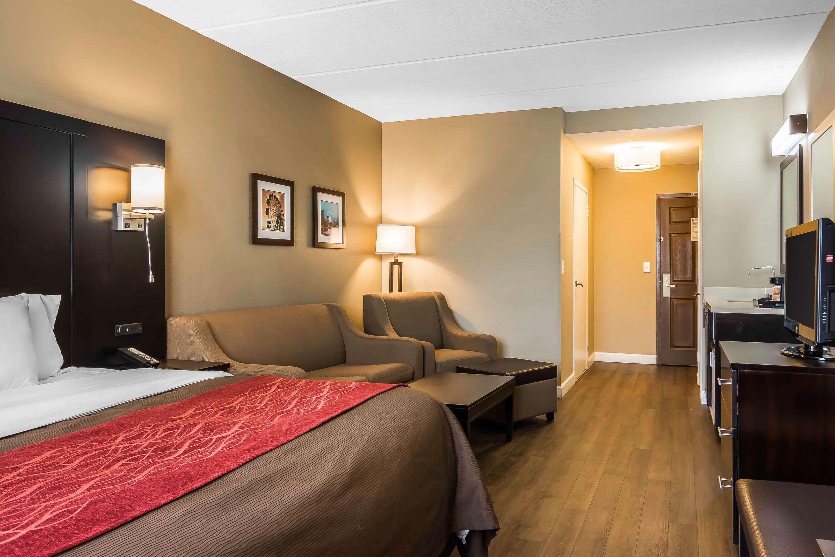 Comfort Inn & Suites Near Six Flags Лития-Спрингс Экстерьер фото