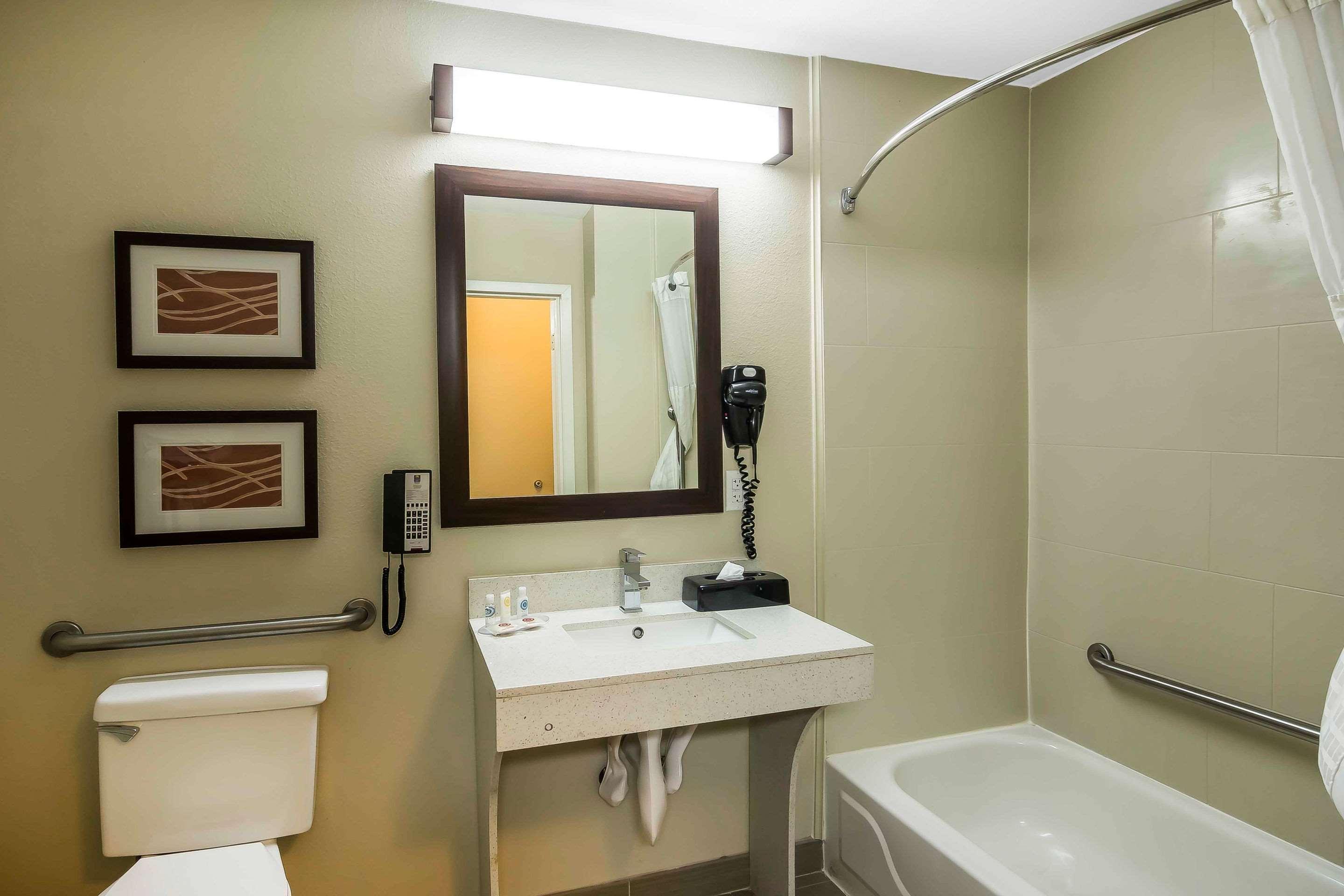 Comfort Inn & Suites Near Six Flags Лития-Спрингс Экстерьер фото