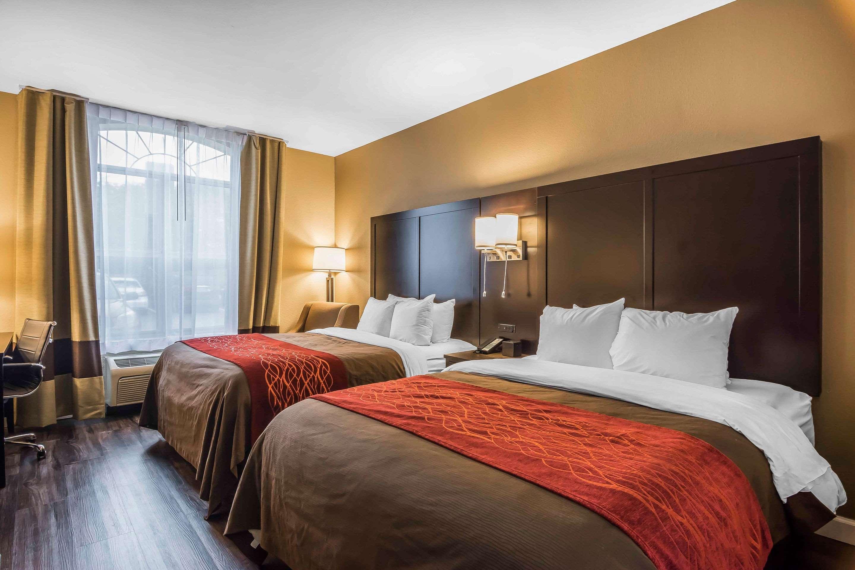 Comfort Inn & Suites Near Six Flags Лития-Спрингс Экстерьер фото