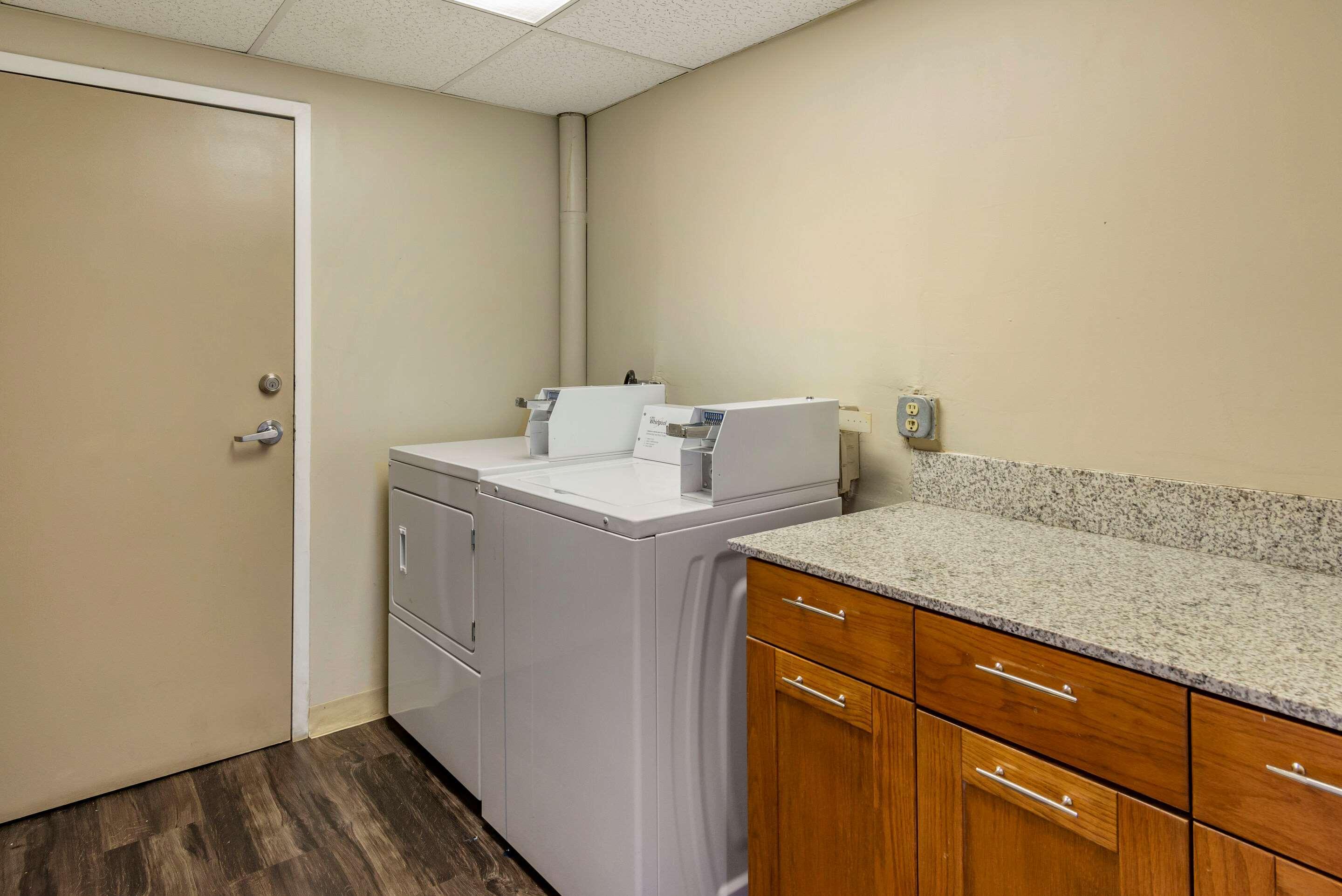 Comfort Inn & Suites Near Six Flags Лития-Спрингс Экстерьер фото