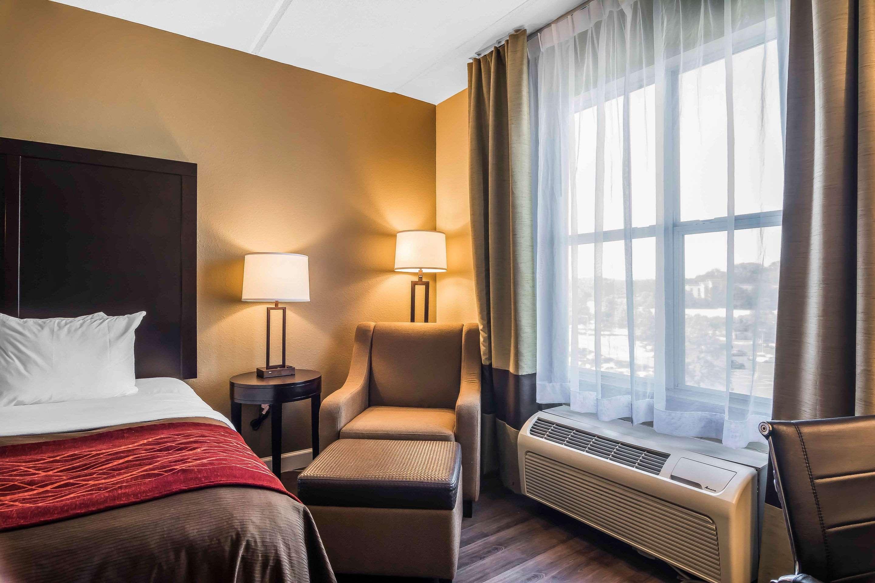 Comfort Inn & Suites Near Six Flags Лития-Спрингс Экстерьер фото