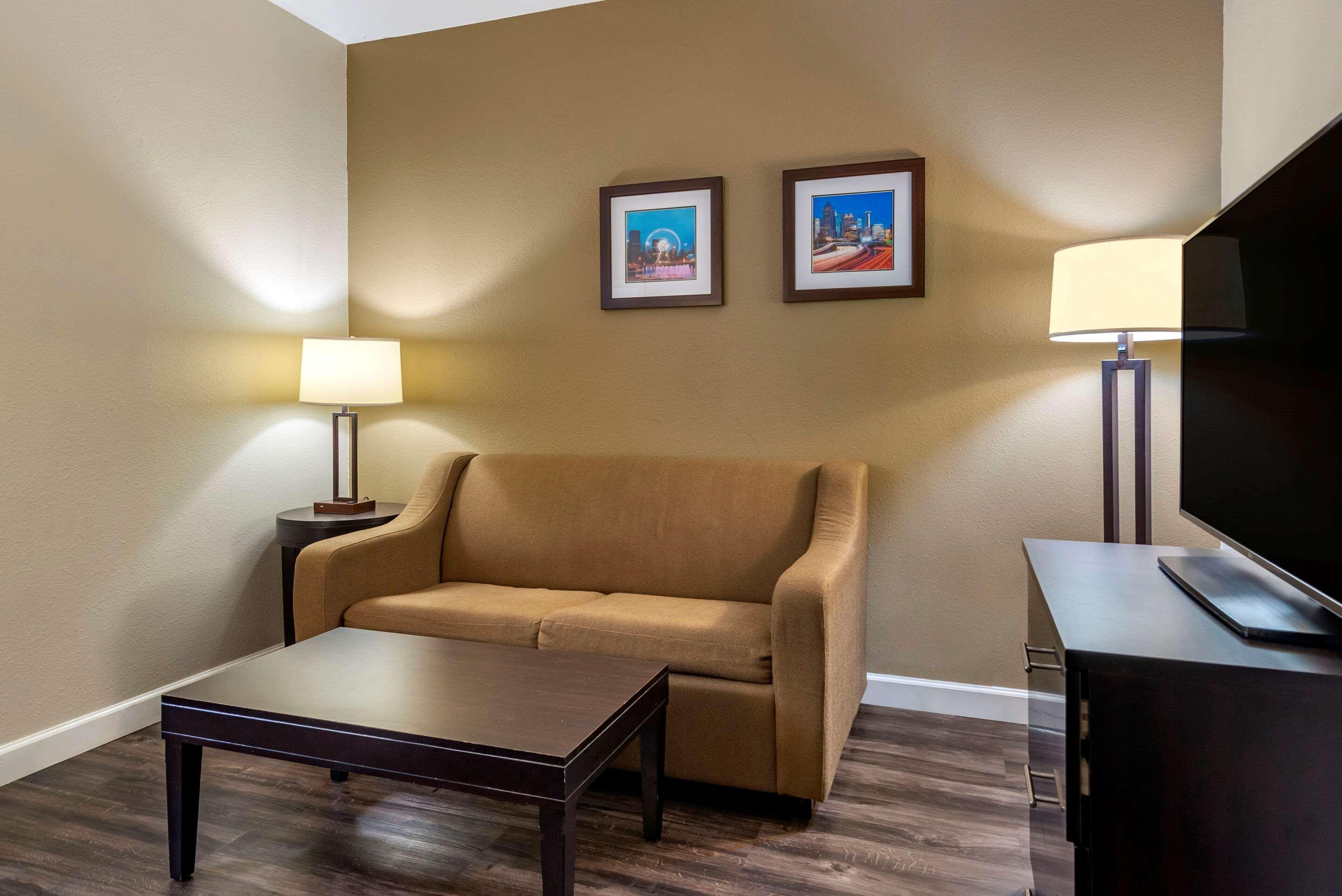 Comfort Inn & Suites Near Six Flags Лития-Спрингс Экстерьер фото