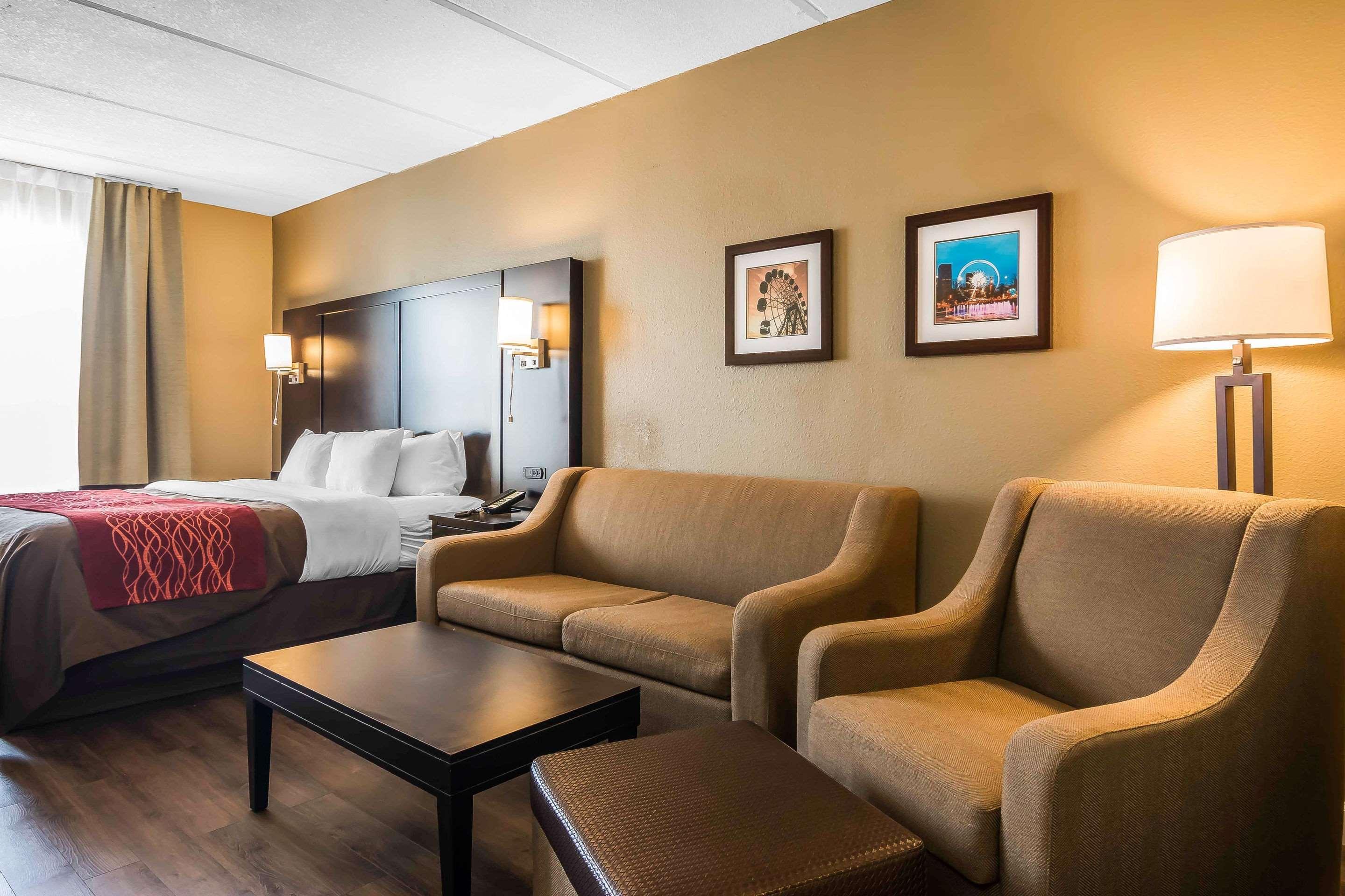 Comfort Inn & Suites Near Six Flags Лития-Спрингс Экстерьер фото