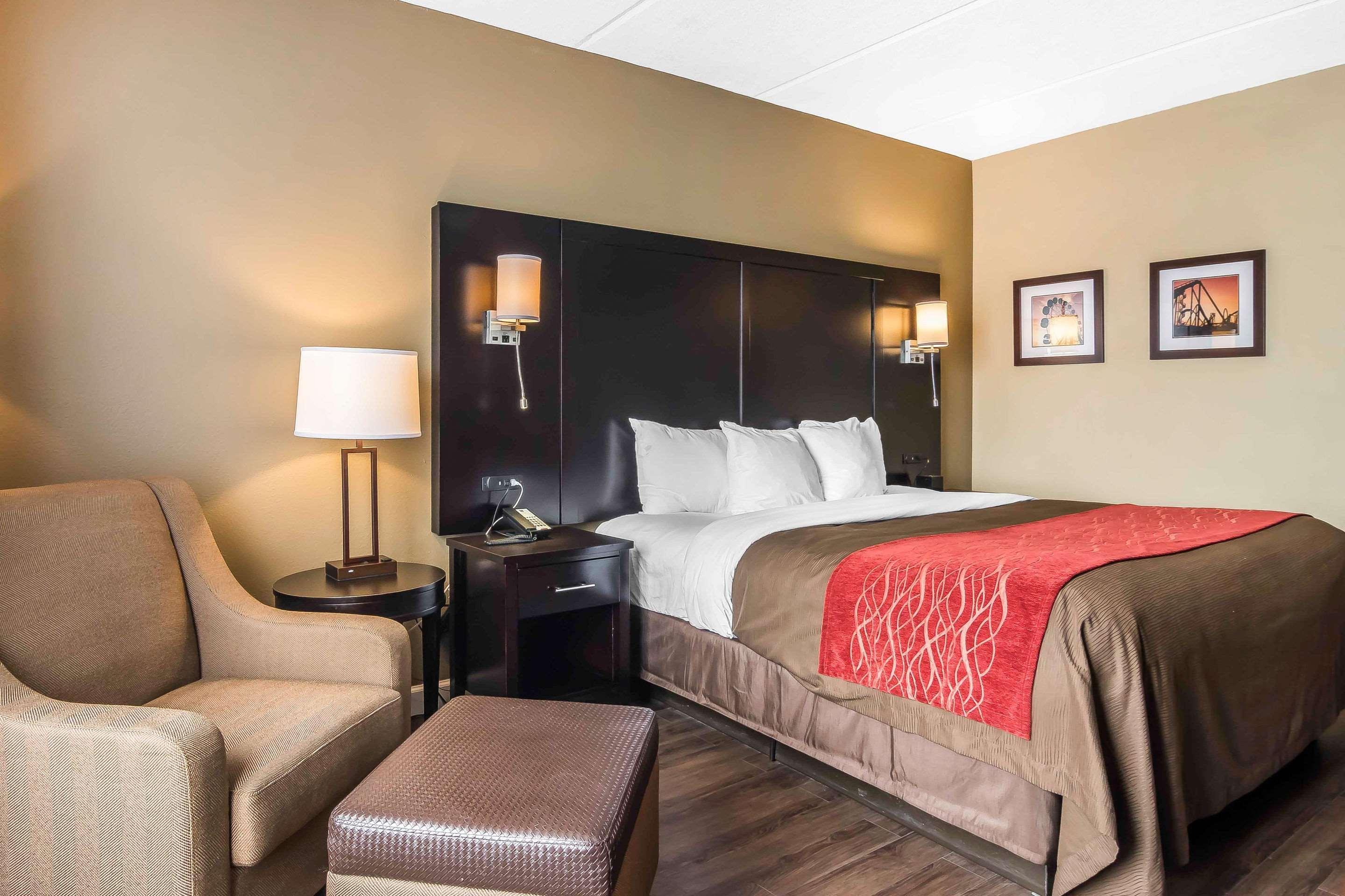 Comfort Inn & Suites Near Six Flags Лития-Спрингс Экстерьер фото
