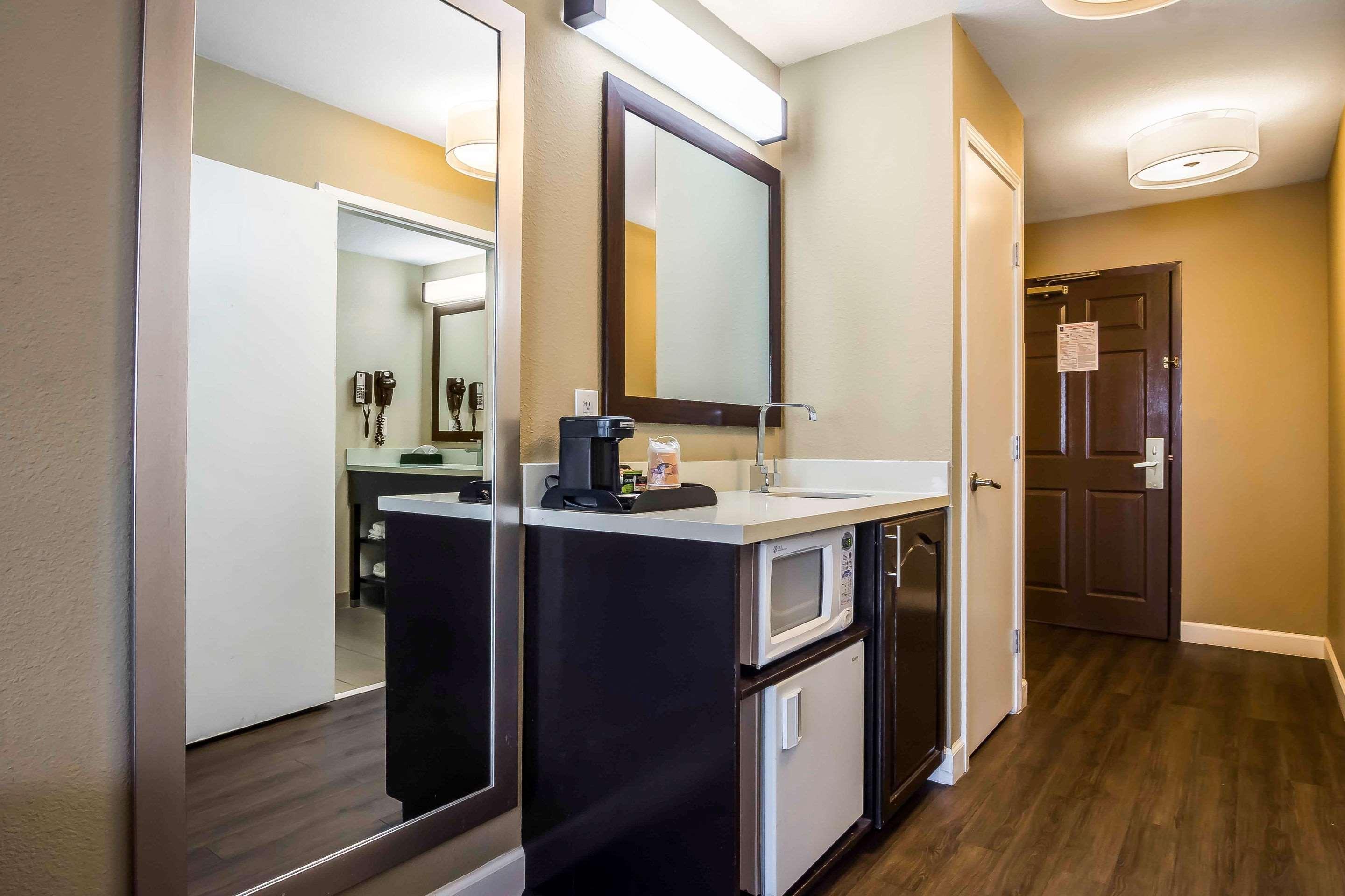Comfort Inn & Suites Near Six Flags Лития-Спрингс Экстерьер фото