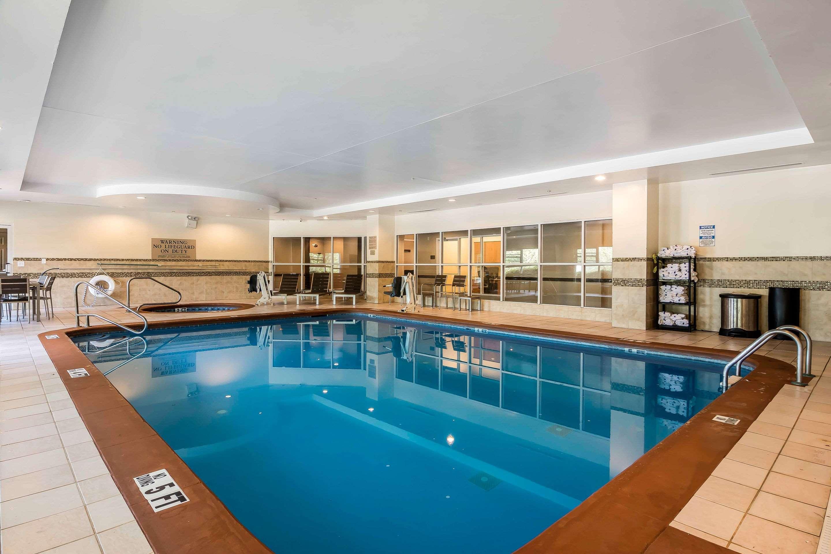 Comfort Inn & Suites Near Six Flags Лития-Спрингс Экстерьер фото