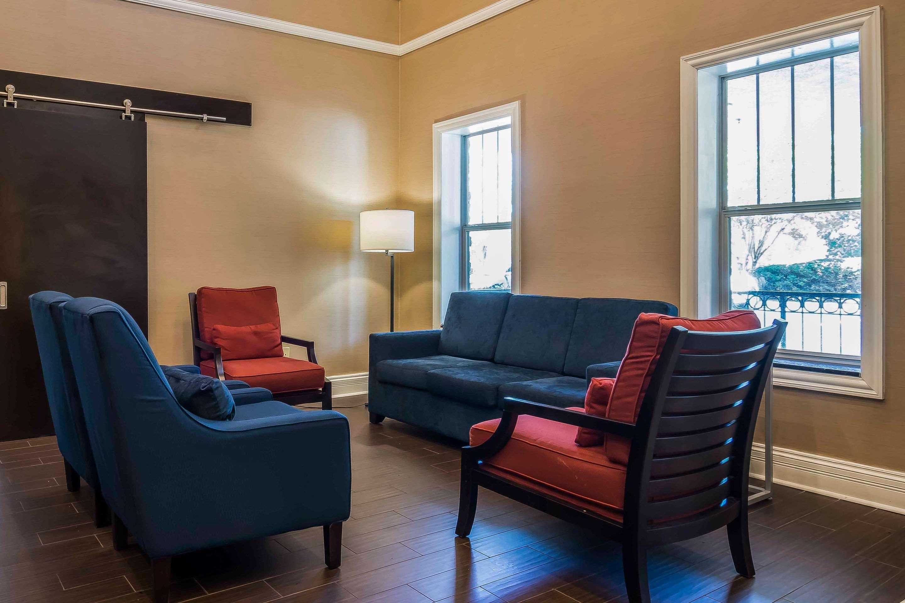 Comfort Inn & Suites Near Six Flags Лития-Спрингс Экстерьер фото