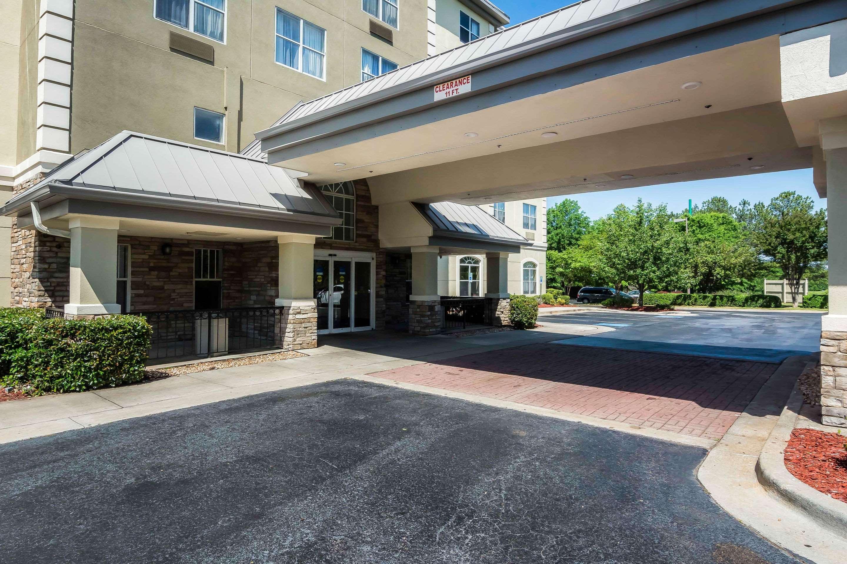 Comfort Inn & Suites Near Six Flags Лития-Спрингс Экстерьер фото