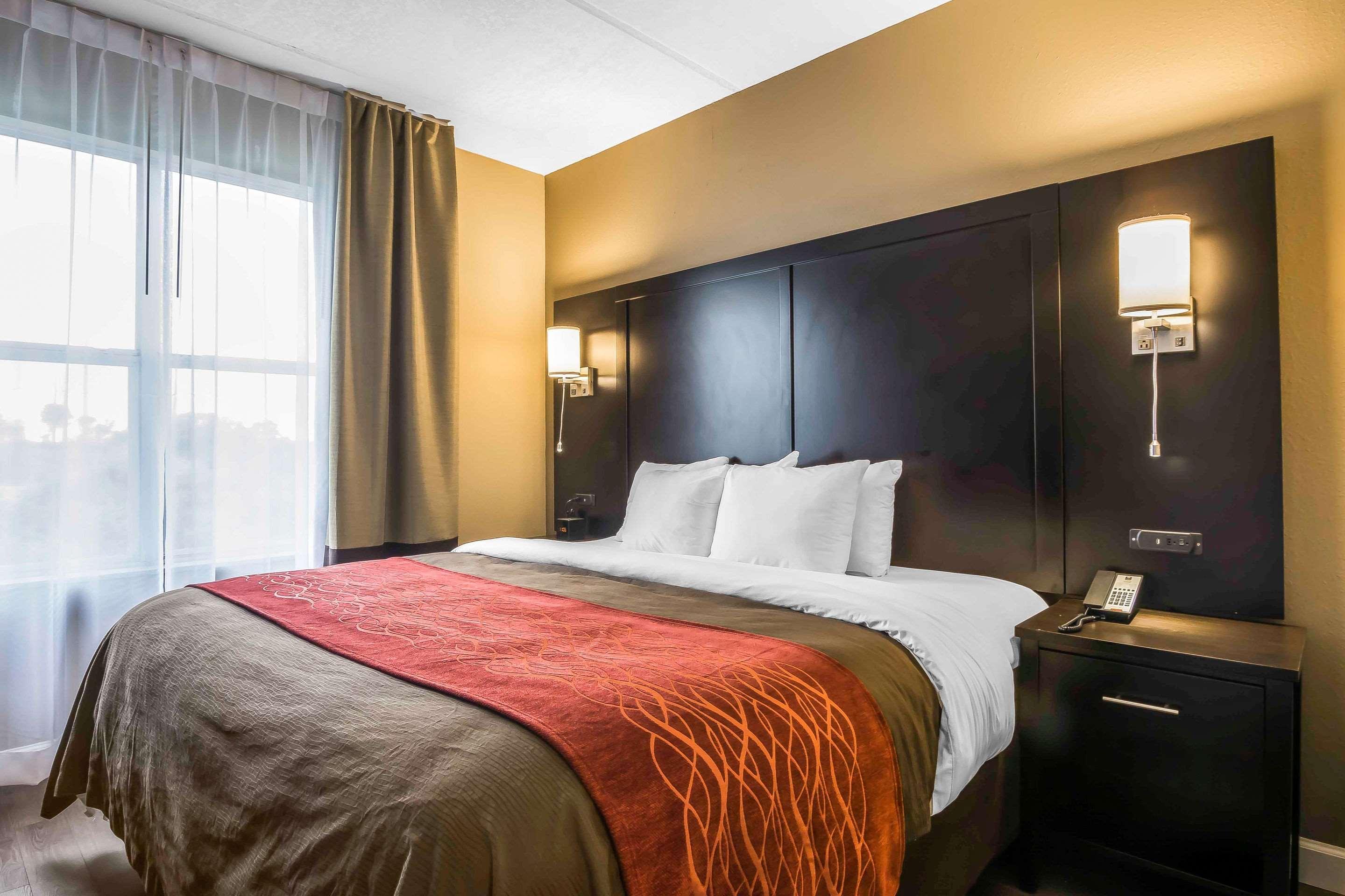 Comfort Inn & Suites Near Six Flags Лития-Спрингс Экстерьер фото
