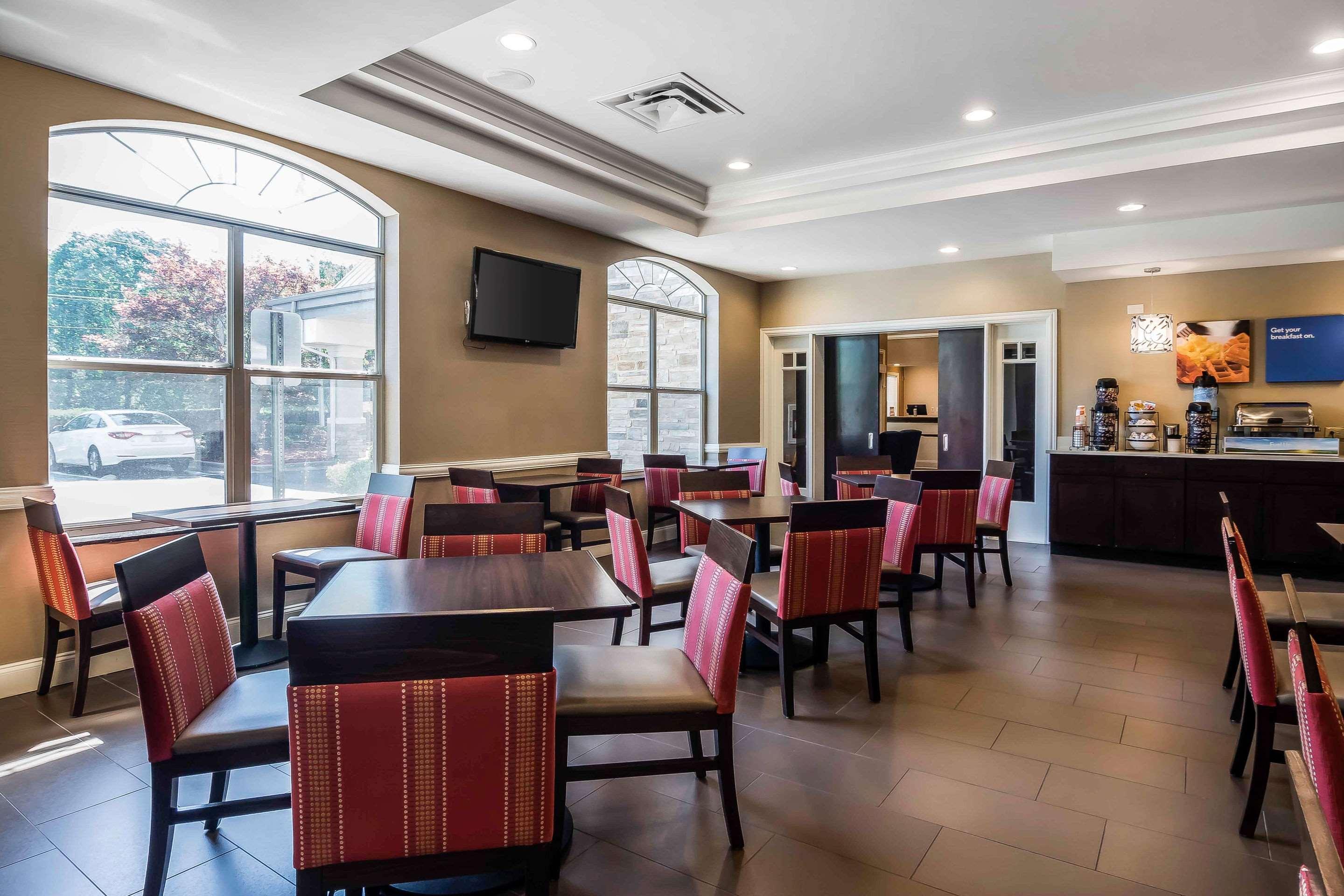 Comfort Inn & Suites Near Six Flags Лития-Спрингс Экстерьер фото