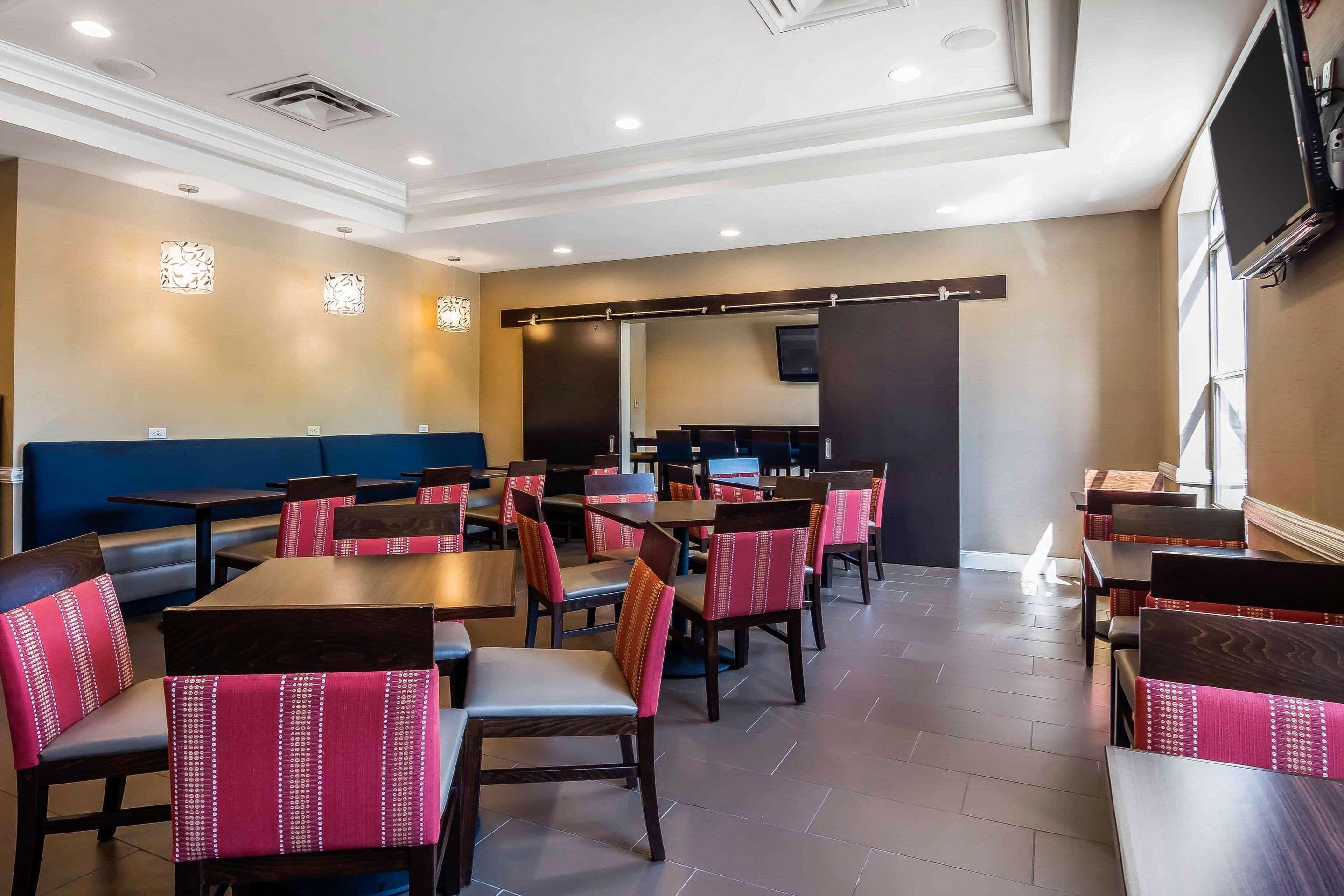 Comfort Inn & Suites Near Six Flags Лития-Спрингс Экстерьер фото