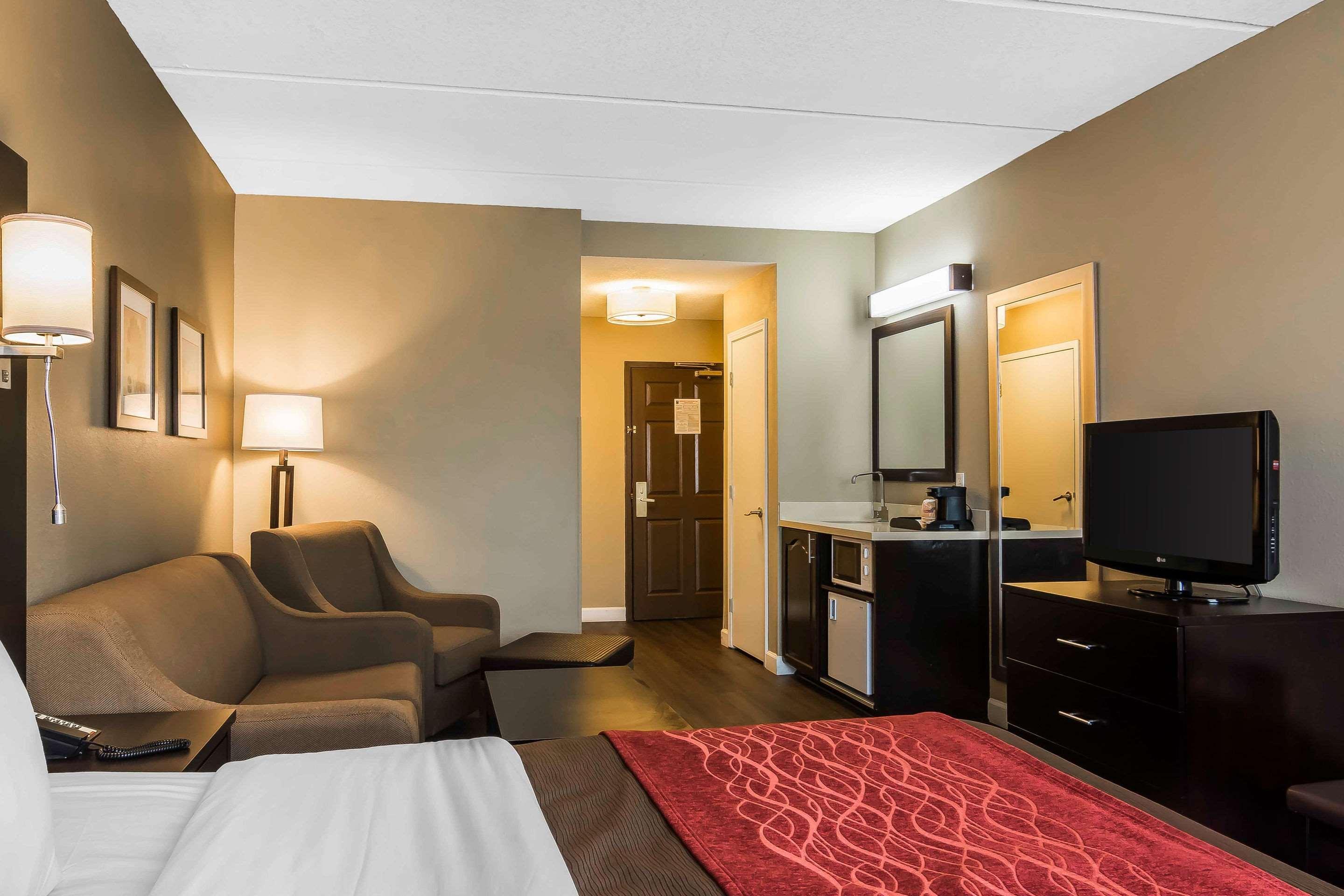 Comfort Inn & Suites Near Six Flags Лития-Спрингс Экстерьер фото