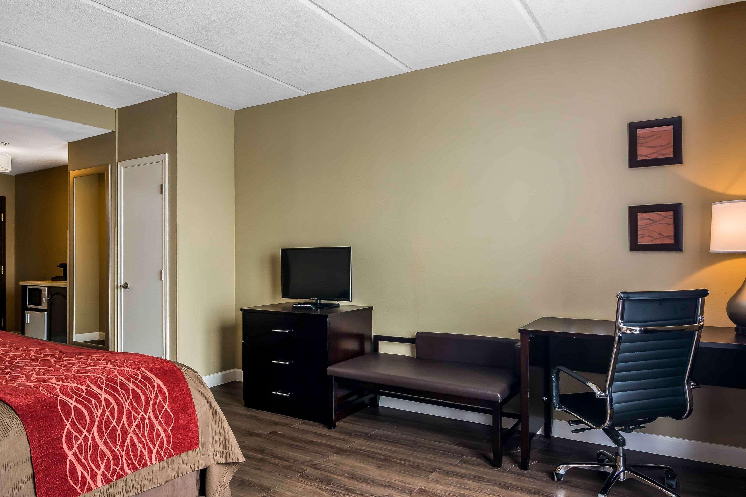 Comfort Inn & Suites Near Six Flags Лития-Спрингс Экстерьер фото