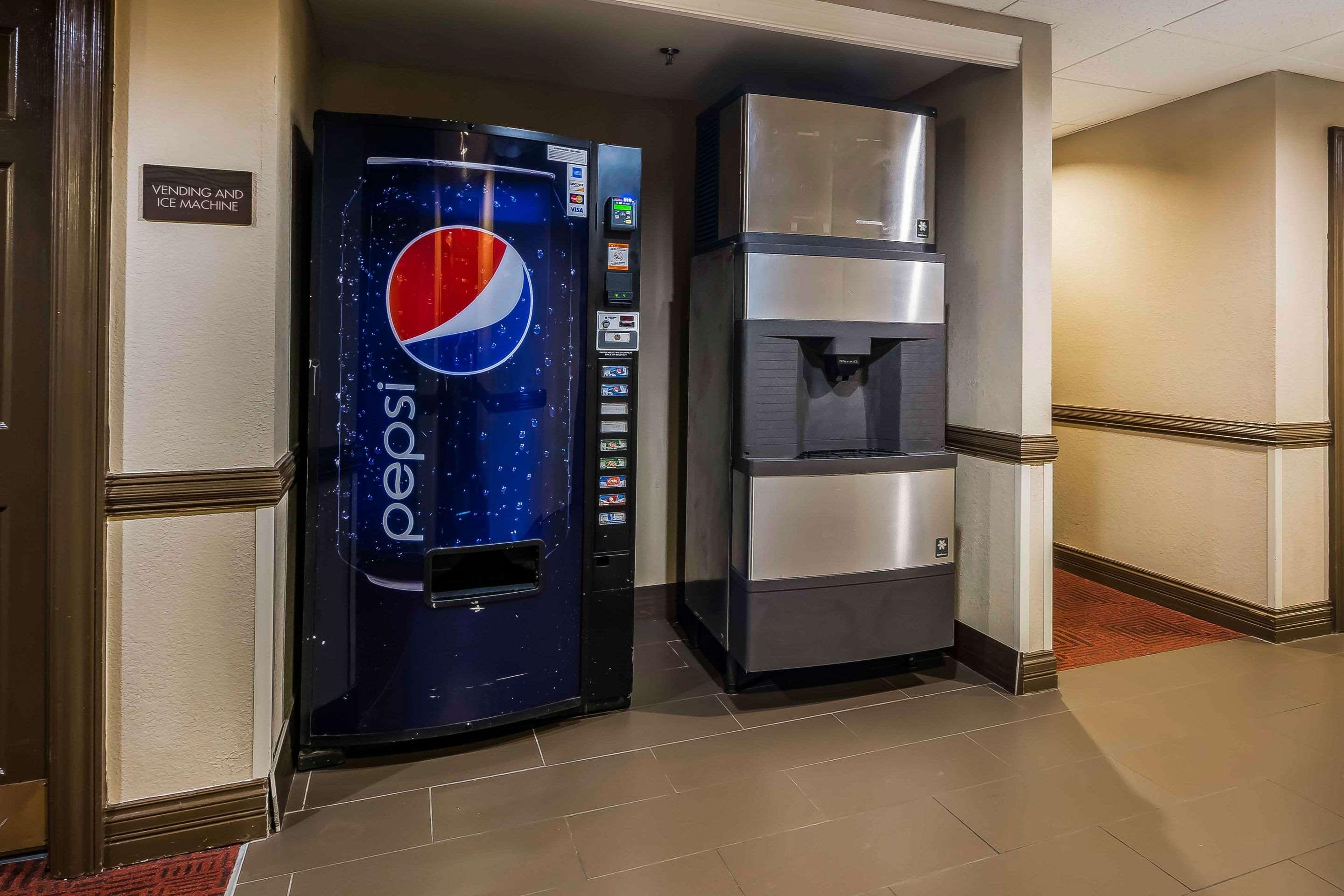 Comfort Inn & Suites Near Six Flags Лития-Спрингс Экстерьер фото