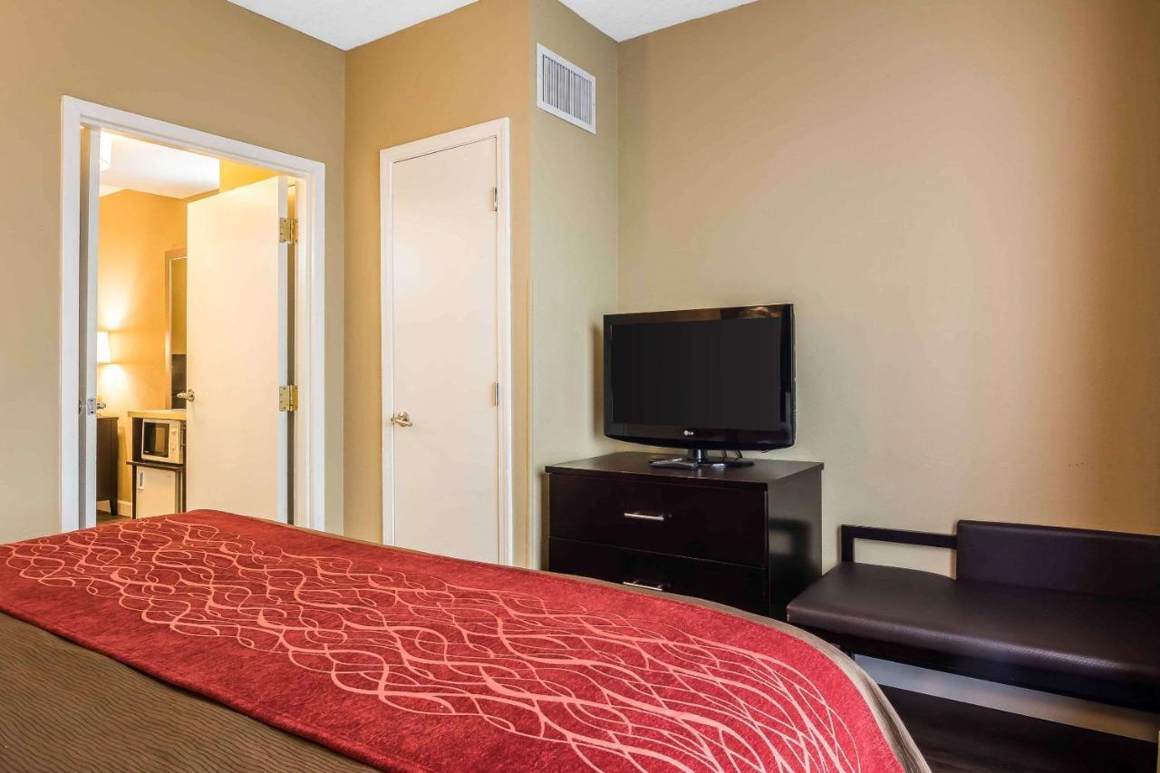 Comfort Inn & Suites Near Six Flags Лития-Спрингс Экстерьер фото