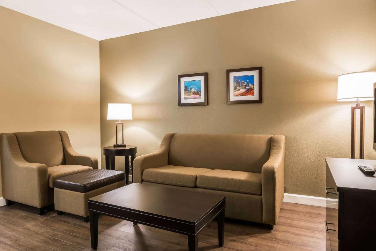 Comfort Inn & Suites Near Six Flags Лития-Спрингс Экстерьер фото